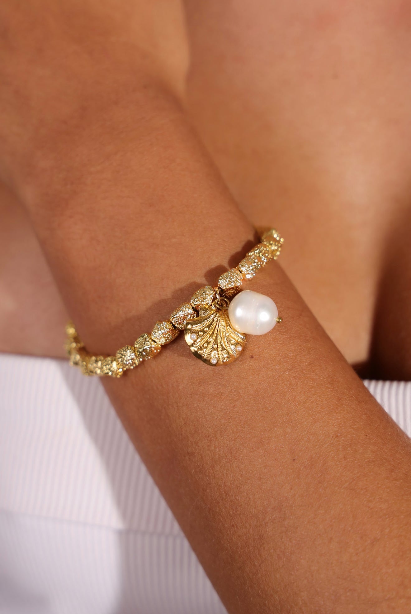 indigo & wolfe - caia bracelet - gold