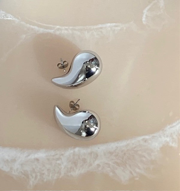 tlb house - sol tear drop earring - silver / gold