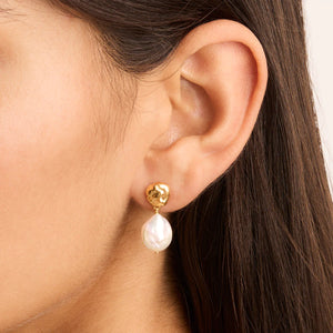 by charlotte - endless grace pearl drop earrings - gold